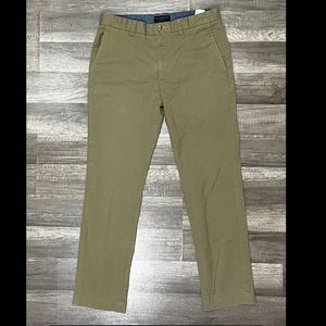 Banana Republic Aiden Chino. Beige Color. 31 x 30